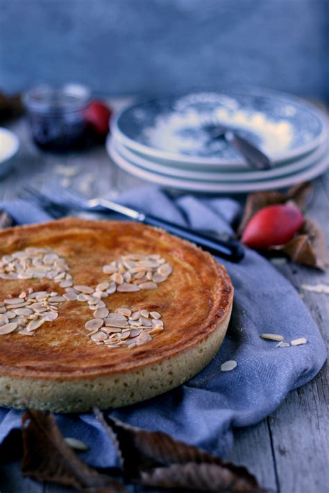 Add the flour and baking powder and mix until incorporated, then transfer to a piping bag gateau basque - Basta Cheio