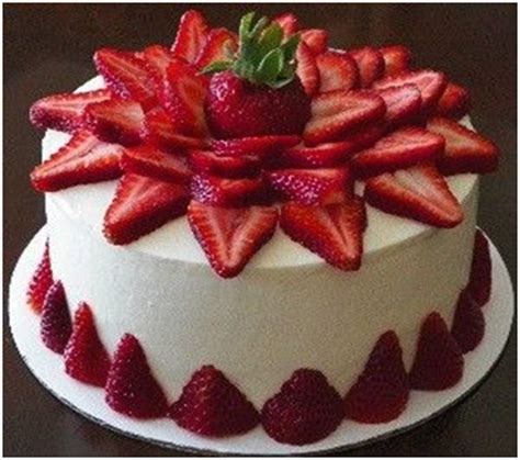 Tips For Decorating The Cake With Fresh Strawberries