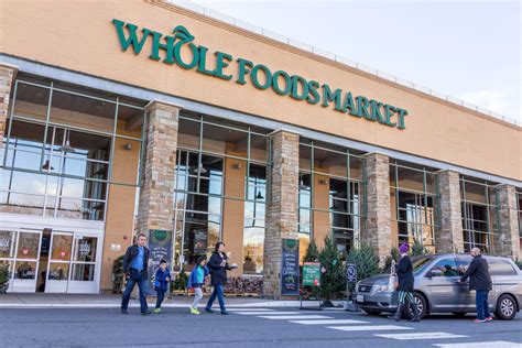 Major Investor Attacks Whole Foods Market Management Decisions