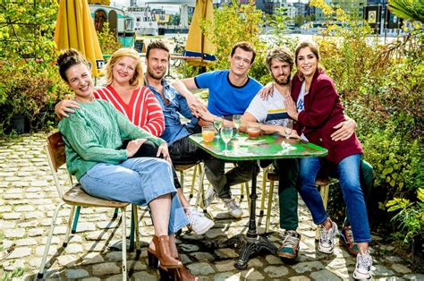 Find episode on about #dertigers s03e01. Eén op drie gestarte video's bij VRT is er een van ...