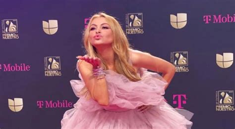 ¡así la reina del pop latino presentaba a los ángeles azules en los premios lo nuestro 2021! Sorprendió look de Paulina Rubio en 'Premio Lo Nuestro ...