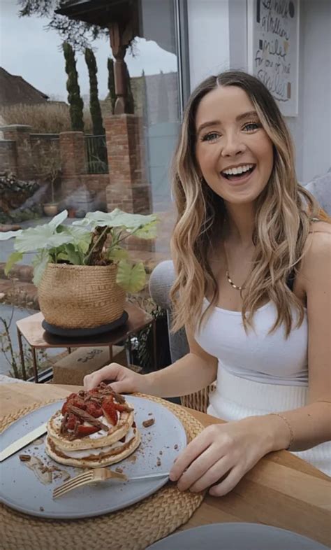 Zoe Sugg Showcases Blossoming Baby Bump As She Gives Glimpse Inside Her St Birthday