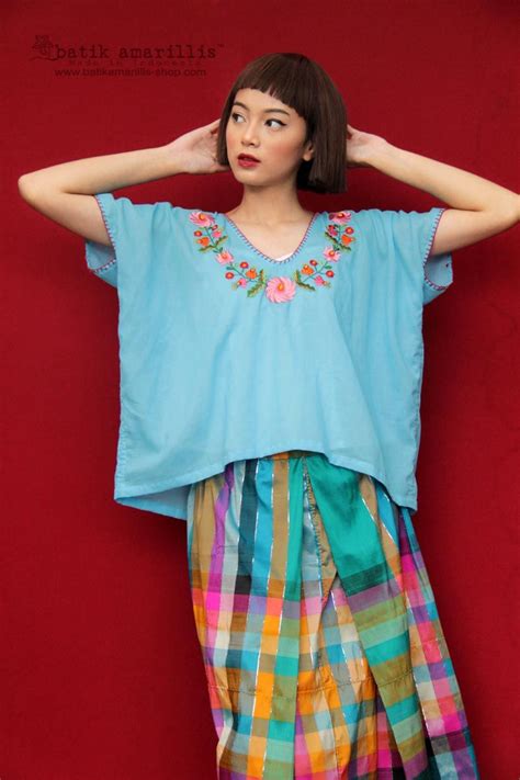 Kalau dilihat dari warna dan desainnya, kain brokat untuk kebaya dapat dipadukan dengan tambahan kain lain atau aksesoris apapun. Batik Amarillis www.batikamarillis-shop.com made in Indonesia Introducing : Batik Amarillis's ...