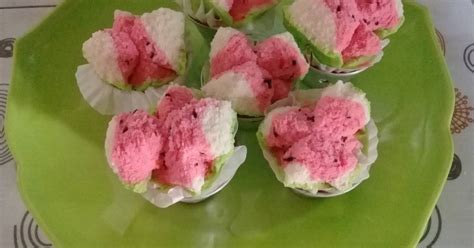 6 btr telur 2btr kuning telur 250 gr gula kastor 1sdt sp 1/2 sdt garam 1/2 sdt vanilli 200 gr tepung terigu 175 ml santan kental, matang pewarna makanan. Resep Bolu kukus mekar 1 telur oleh Elva Alpiah - Cookpad