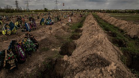 From The Graveside To The Front Ukrainians Tell Of Grim Endurance