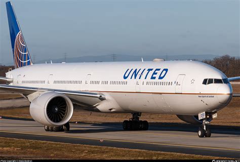 N2331u United Airlines Boeing 777 322er Photo By Alexis Boidron Id