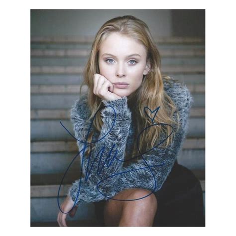 Only high quality pics and photos with zara larsson. Autographe Zara LARSSON (Photo dédicacée)