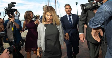 lori loughlin and mossimo giannulli to plead guilty in college admissions scandal the new york