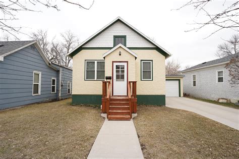 315 6th Ave NE, Jamestown, ND 58401 | Trulia