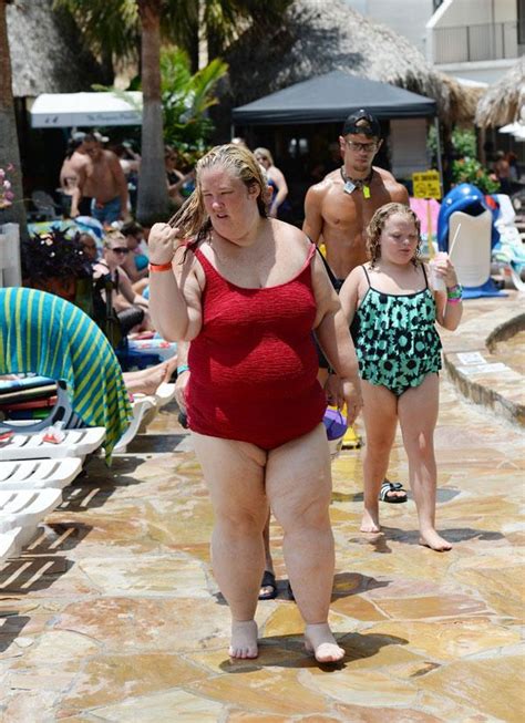 Mama June A Baywatch Babe In Florida With Honey Boo Boo The Fam Life S A Beach For Reality