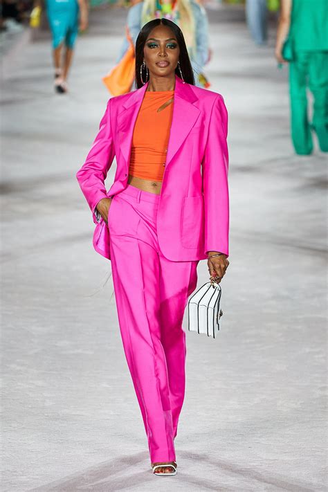 versace spring 2022 ready to wear fashion show collection see the complete versace spring 2022