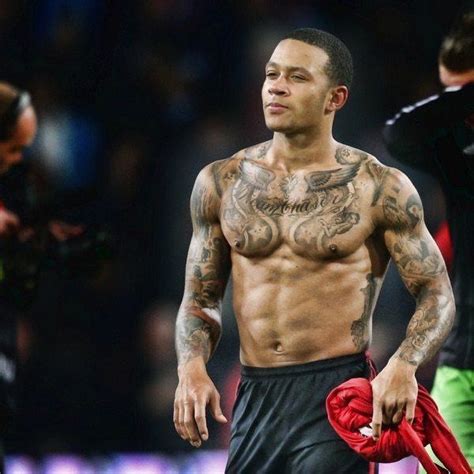 Tattooino is the right place to discover all the tattoos of your favorite celebrity. Memphis Depay | Fit Males Shirtless & Naked