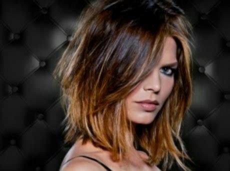 Whether you're looking to shake things up with an ombre color or go seriously bold with an asymmetrical cut, a simple weave may be the way to go. Coupe carré dégradé 2017