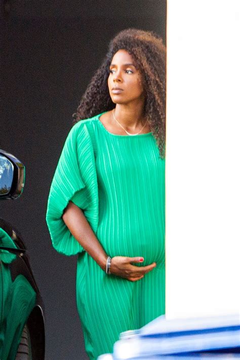 While hollywood weddings are typically grandiose, kelly rowland's wedding will be far from lavish. Kelly Rowland in a Green Dress - Leaving a Photoshoot in ...