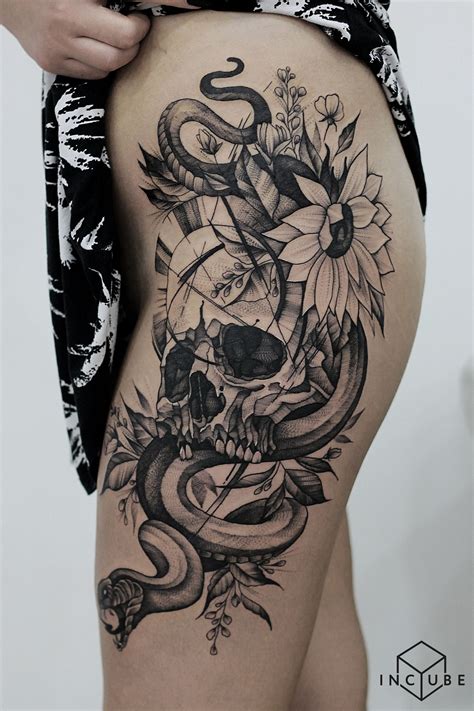 Side thigh tattoos for women. Photo de tatouage Nastya | Leg tattoos women, Skull thigh ...