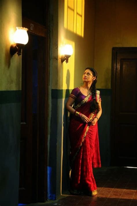 Pooja Umashankar Hot Saree Photos In Vidiyum Mun Movie Site Title