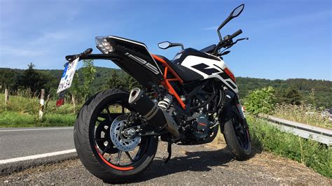 It is the least powered motorcycle from the austrian makers. KTM 125 Duke: Erster Eindruck - Bikerportal24.de