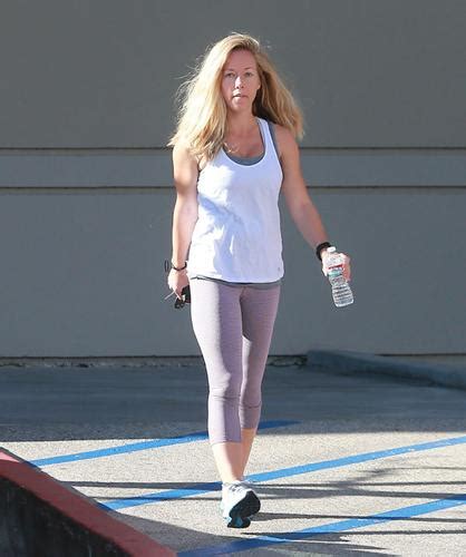 Barefaced Beauty Kendra Wilkinson Hits The Gym
