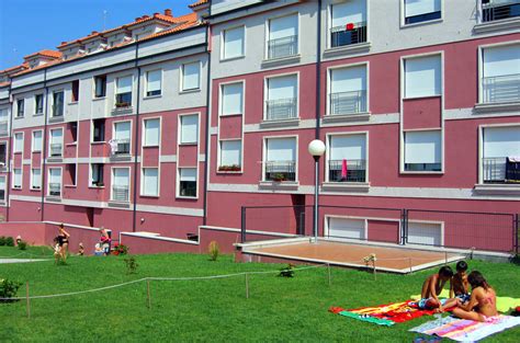 Cuando va a un alquiler de vacaciones sanxenxo, hay muy buenas oportunidades para sentarse en el sofá o en la tumbona con una buena taza de café o una cerveza bien fría y disfrutar de la compañía de los demás. Apartamentos de alquiler para vacaciones en Sanxenxo y Portonovo