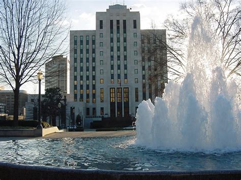 Birmingham Al Birmingham Downtown Linn Park Fountain With City Hall