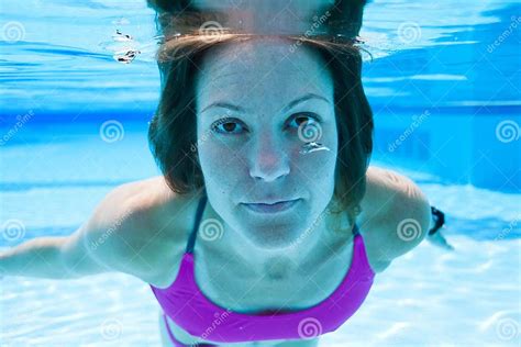 Woman Underwater In Pool Stock Image Image Of Fitness 33580857
