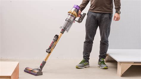 Dyson V11 vs Dyson Outsize Side-by-Side Vacuum Comparison - RTINGS.com