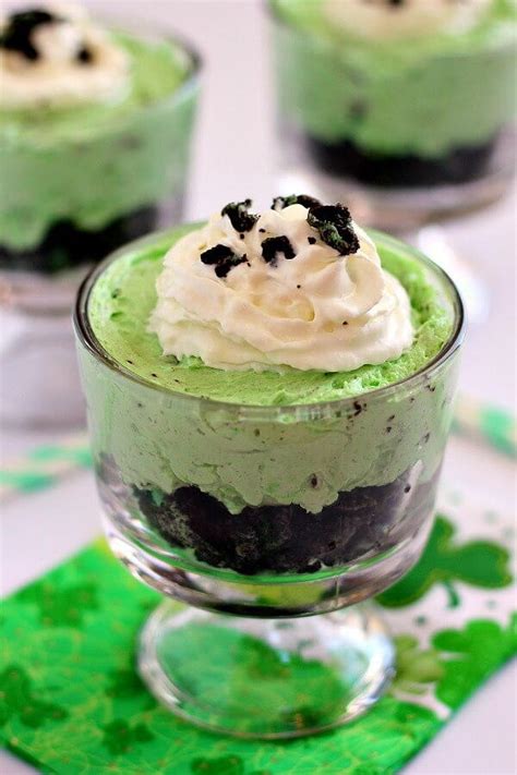 From oreo balls and truffles to pies, cupcakes, and more, we have all of the best recipes with oreos that you'd ever want to make! No-Bake Mint Oreo Cheesecake Recipe | FaveSouthernRecipes.com