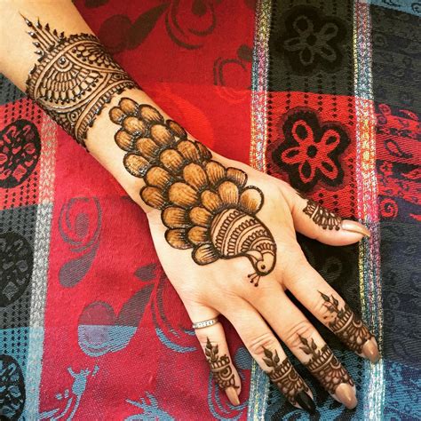 Trails enriched with floral motiffs with the touch of leafy pattern gives noticeable charm to henna art. 125+ New Simple Mehndi/Henna Designs for Hands - Buzzpk