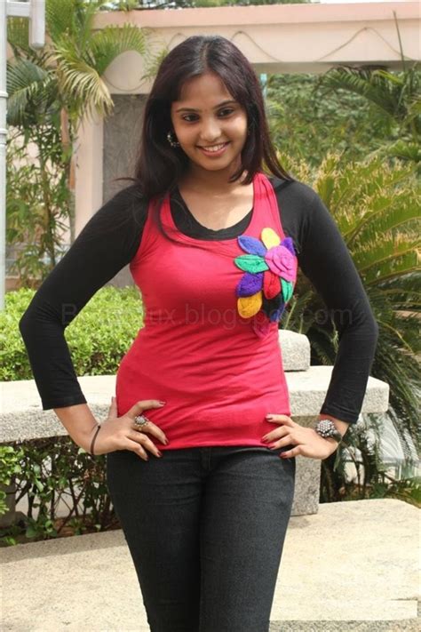 Mallu Actress Aarushi Jeans Hot Photos Whatsapp Status Images Dp Images Sms Shayari Quotes