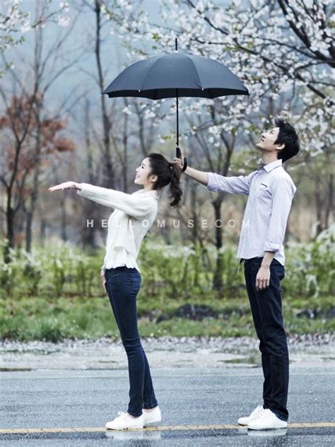 12 Ide Pre Wedding Berpose Pakai Payung Tetap Terlihat Estetik Plus Aman Di Musim Hujan~