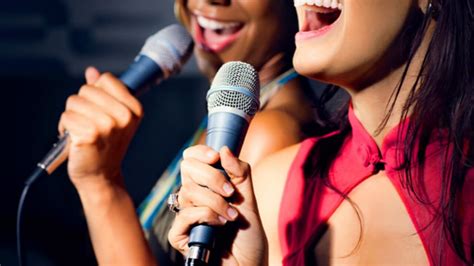 There are a lot of easy pop song to sing for those beginners who want to start learning singing, i have the list below: 25 Easy Songs to Sing for Beginners Updated 2021