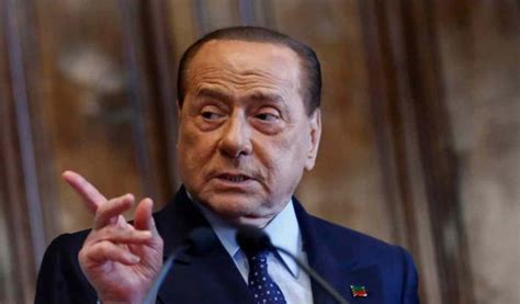 Non si conoscono altri dettagli. Berlusconi sta meglio e oggi sarà dimesso dal San Raffaele ...
