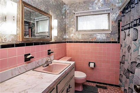 Amazing Vintage Bathrooms From The Last 100 Years