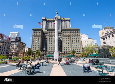 City Dwellers Relaxing In Union Square San Francisco Ca Usa Stock