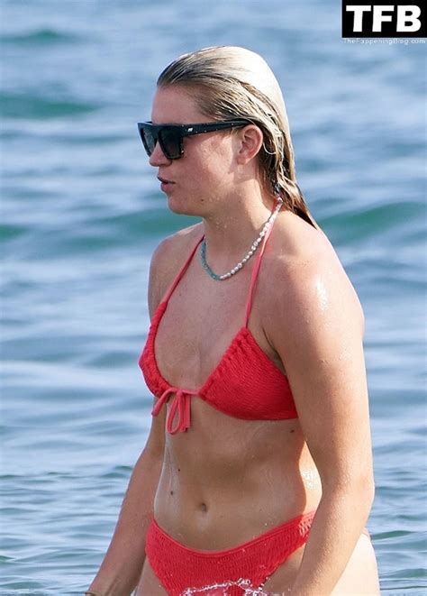 Alessia Russo Is Pictured Relaxing On Holiday In Italy Photos