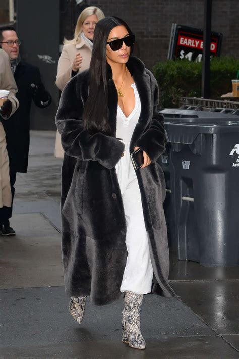 Kim Kardashian In Black Fur Coat 09 Gotceleb