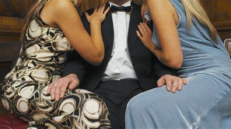 Untuk kalangan pejabat sebut saja rumah dinas wakil presiden ma'ruf amin rumah dinas gubernur dki jakarta, dan rumah duta besar amerika serikat. Kasus Artis Inisial ST dan MA, Lagi Asyik Main Bertiga 2 Wanita vs 1 Lelaki Tiba-Tiba Polisi ...