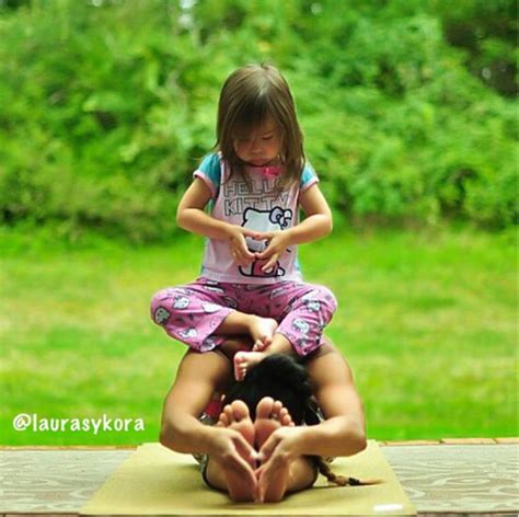 These 14 Mother Daughter Yoga Photos Are Truly Spectacular Mother