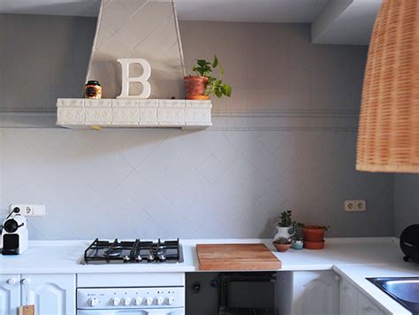 Pinta los azulejos con rodillo. 5 Cocinas antes y Después de Pintar sus Azulejos | Ideas ...