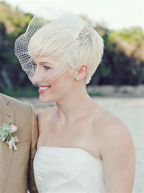 15 Beautiful Veiled Short Wedding Hairstyles