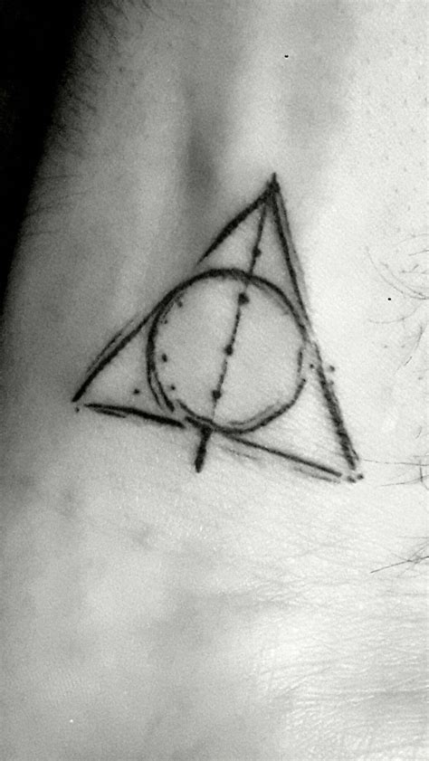 Deathly Hallows Tattoo Wrist Tattoo Tatuagem Das Relíquias Da Morte