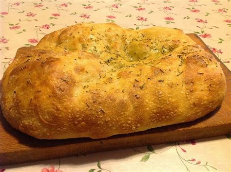 Ma come si prepara quindi la pizza bianca romana, se avessimo voglia di realizzarla come detto, la lista ingredienti è molto essenziale e ci basteranno mezzo chilo di farina bianca, da unire a 3 grammi. Pizza bianca romana | Il Filo di Ariannas