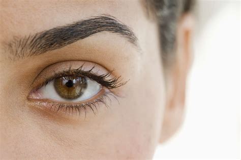 5 Reasons Your Brows Are Thinning
