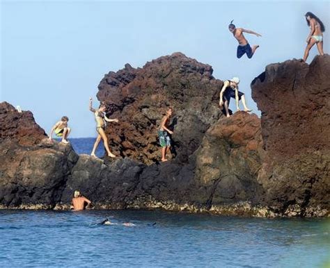 Black Rock Cliff Jumping In Maui 30ft Explore The World Pinter