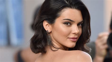 kendall jenner s bronzer makeup trick is low key genius and totally free glamour