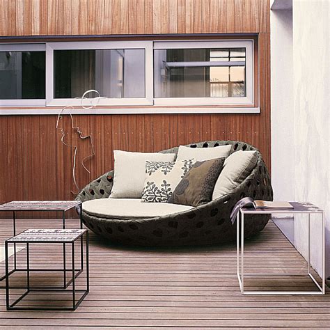Get patio furntiture ideas for your small outdoor space. Outdoor Design: Choosing Elegant Patio Furniture