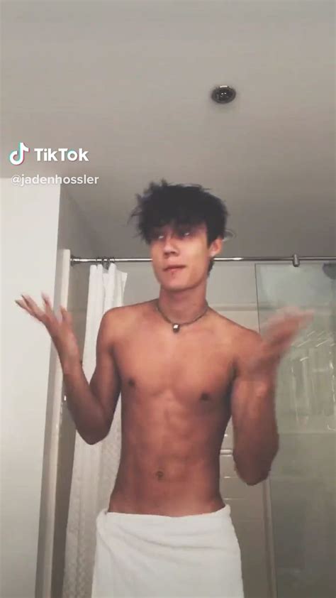 Pin By 𝔸𝕧𝕖𝕣𝕪 𝔹𝕦𝕝𝕝𝕒𝕣𝕕 On Tik Toktik Tokers Video Hot Emo Boys Cute