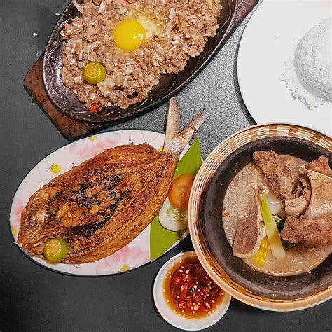 First time trying Filipino food at Tambayan atKainang ...