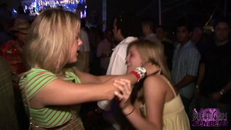 Full Video Sweaty Spring Breakers Bump And Grind On Night Club Dance