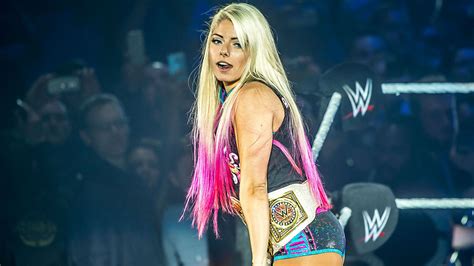 Is Wwe Sexist For Posting Bikini Photos Of Its Female Stars On Sporting News Canada